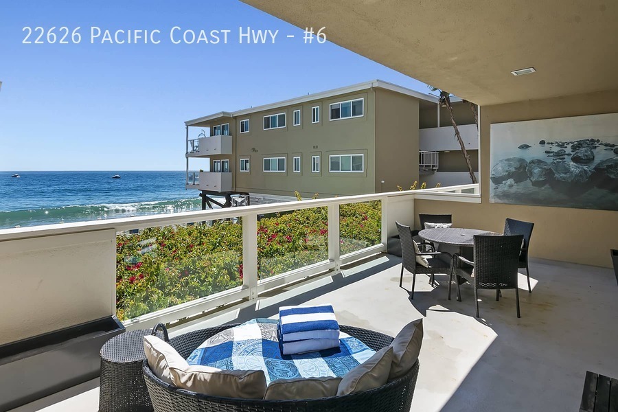 22626 Pacific Coast Hwy in Malibu, CA - Building Photo