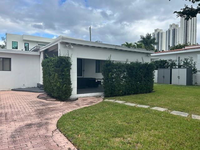245 189th Terrace in Sunny Isles Beach, FL - Building Photo - Building Photo