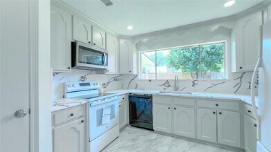 7403 Breccia Dr in Houston, TX - Building Photo - Building Photo
