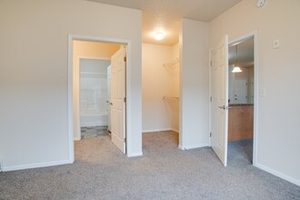 Boulder Ridge Apartments in Fargo, ND - Building Photo - Building Photo