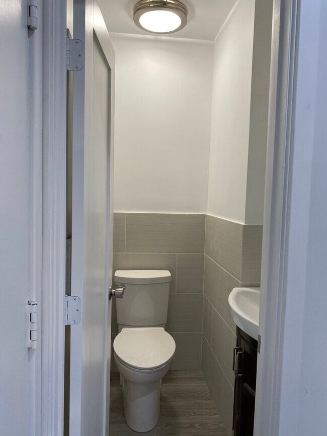 8331 Blackburn Ave in Los Angeles, CA - Building Photo - Building Photo