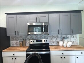 1321 W North B St in Tampa, FL - Building Photo - Building Photo