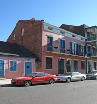 921 Dumaine St in New Orleans, LA - Foto de edificio - Building Photo