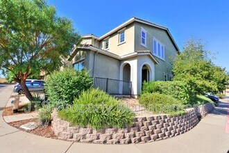 1427 Bicker Cir in Folsom, CA - Building Photo - Building Photo