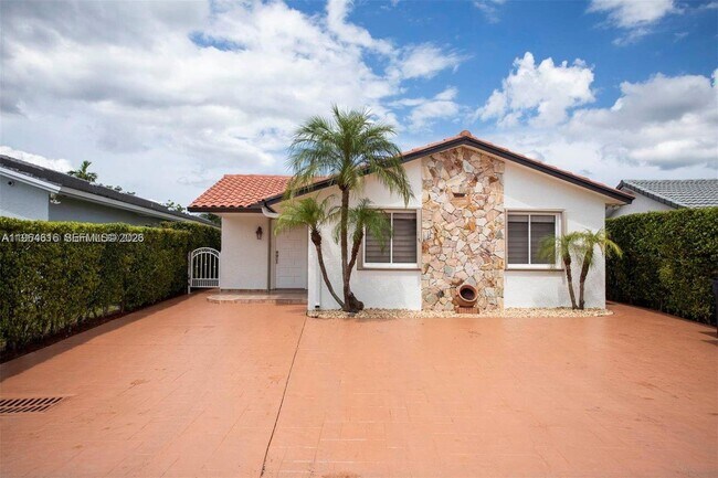 6811 SW 105th Ct in Miami, FL - Building Photo - Building Photo