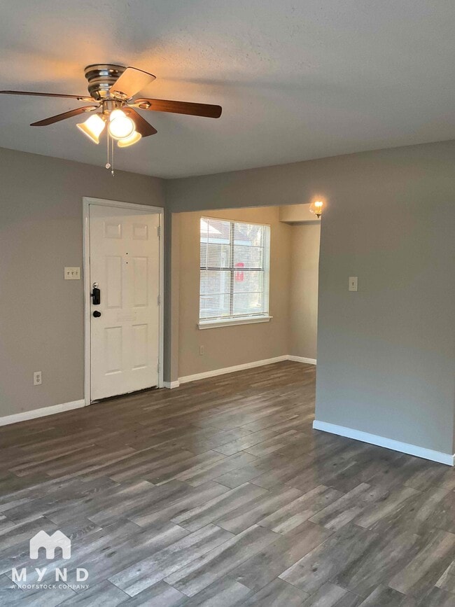 1819 Briarcreek Blvd in Houston, TX - Foto de edificio - Building Photo