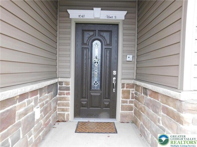 1047 Cetronia Rd in Trexlertown, PA - Building Photo - Building Photo