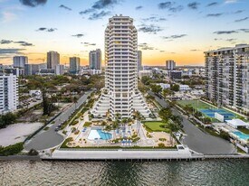 555 NE 34th St, Unit 610 in Miami, FL - Building Photo