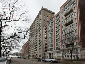 209 E Lake Shore Dr in Chicago, IL - Foto de edificio - Building Photo