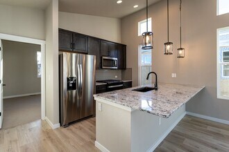 6739 Cool Breeze Dr in Colorado Springs, CO - Foto de edificio - Building Photo