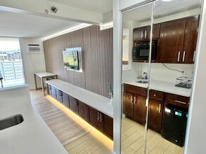 445 Seaside Ave in Honolulu, HI - Building Photo - Building Photo