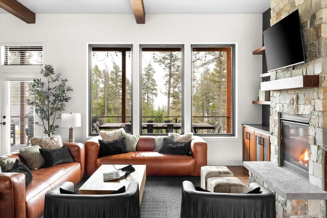 323 Deer Creek Rd in Somers, MT - Building Photo
