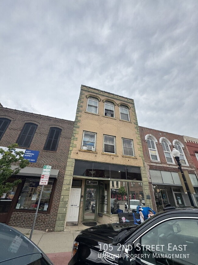 105 2nd St E