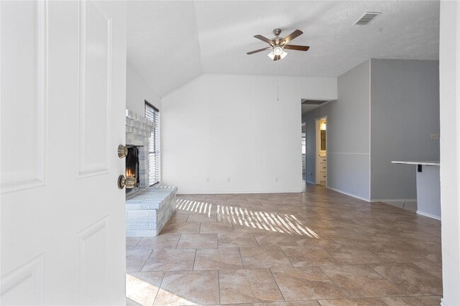 1114 Lochmoor Ln in Pearland, TX - Building Photo - Building Photo