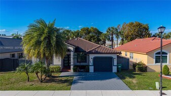 16605 SW 90th St in Miami, FL - Building Photo