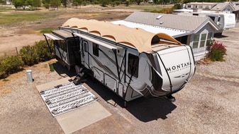 1716 Sunbeam Lake Dr in El Centro, CA - Building Photo