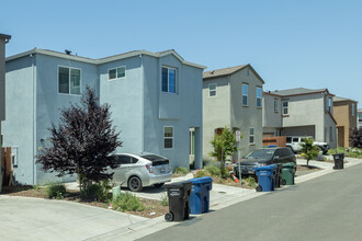 Winding Meadow Village in Sacramento, CA - Foto de edificio - Building Photo