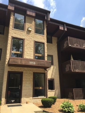 property at 1113 E Division St