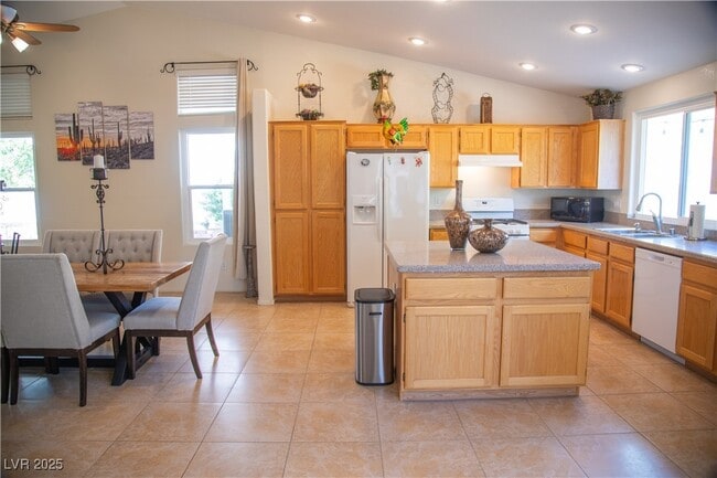 7410 Deer Springs Way in Las Vegas, NV - Building Photo - Building Photo