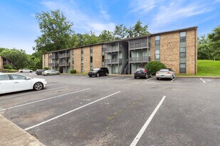 The Grove on Spring in Dickson, TN - Building Photo