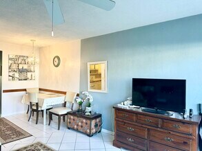 2204 Lake Osborne Dr in Lake Worth Beach, FL - Building Photo - Building Photo