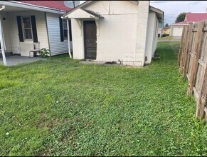 110 E Jackson St in Paden City, WV - Building Photo - Building Photo