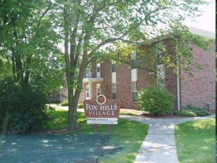 Fox Hills Apartments in Janesville, WI - Building Photo - Building Photo