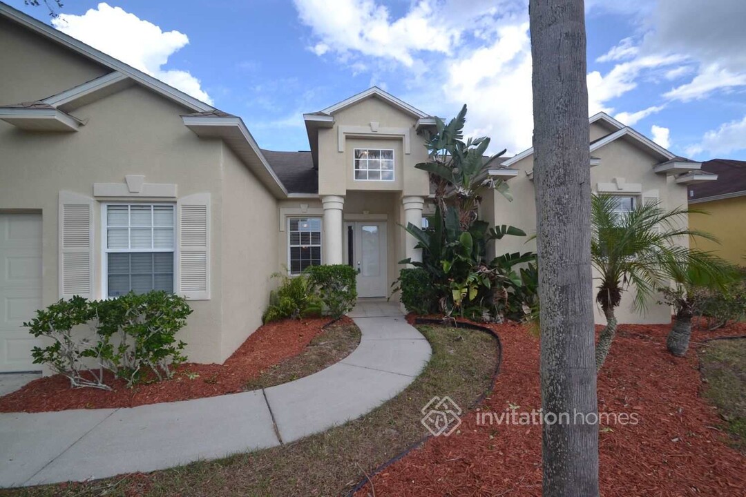 9816 Ocasta St in Riverview, FL - Foto de edificio