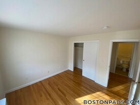 8 Captain Parker Arms, Unit 23 in Lexington, MA - Building Photo