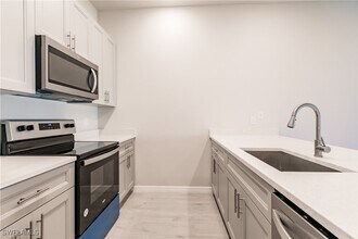 1315 SE 41st St in Cape Coral, FL - Building Photo - Building Photo