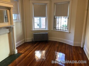 1377 Commonwealth Ave in Boston, MA - Building Photo - Building Photo
