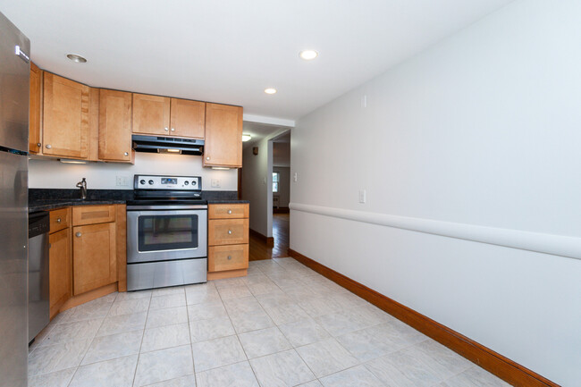 92 Elsie St, Unit #2