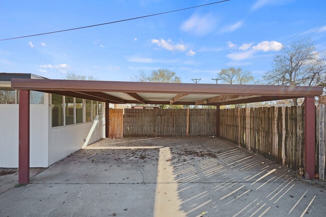 5217 45th St in Lubbock, TX - Foto de edificio - Building Photo