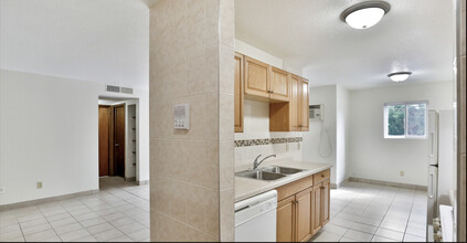1313 Como Ave SE in Minneapolis, MN - Foto de edificio - Building Photo