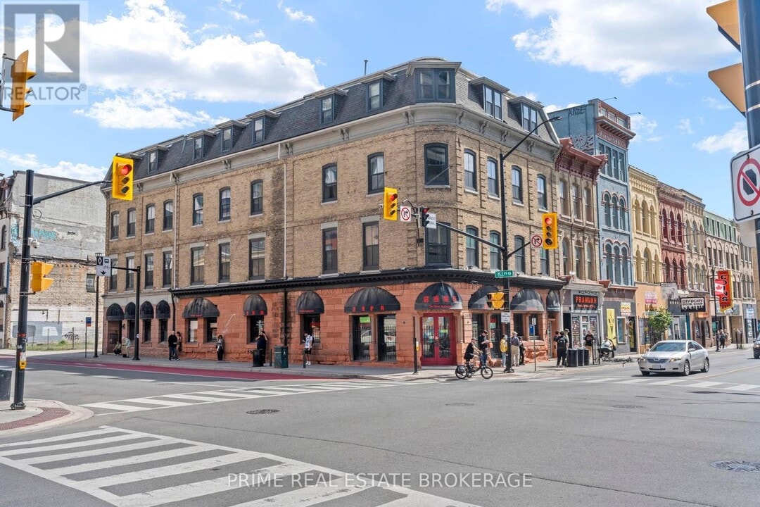 366 Richmond St in London, ON - Building Photo
