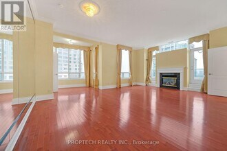 2 Rean Dr in Toronto, ON - Building Photo - Building Photo