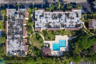 733 SE 1st Way in Deerfield Beach, FL - Foto de edificio - Building Photo