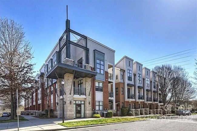 911 E 8th St, Unit 911 in Charlotte, NC - Building Photo - Building Photo