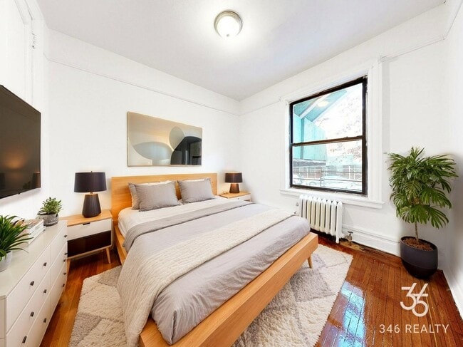 Seaman Avenue in New York, NY - Foto de edificio - Building Photo