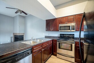 1065 W 1st St-Unit -201 in Tempe, AZ - Building Photo - Building Photo