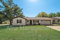 4724 Woodview Ln in Forest Hill, TX - Foto de edificio - Building Photo