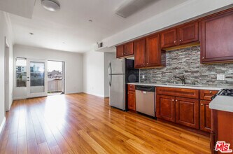 1025 Dewey Ave in Los Angeles, CA - Building Photo - Building Photo