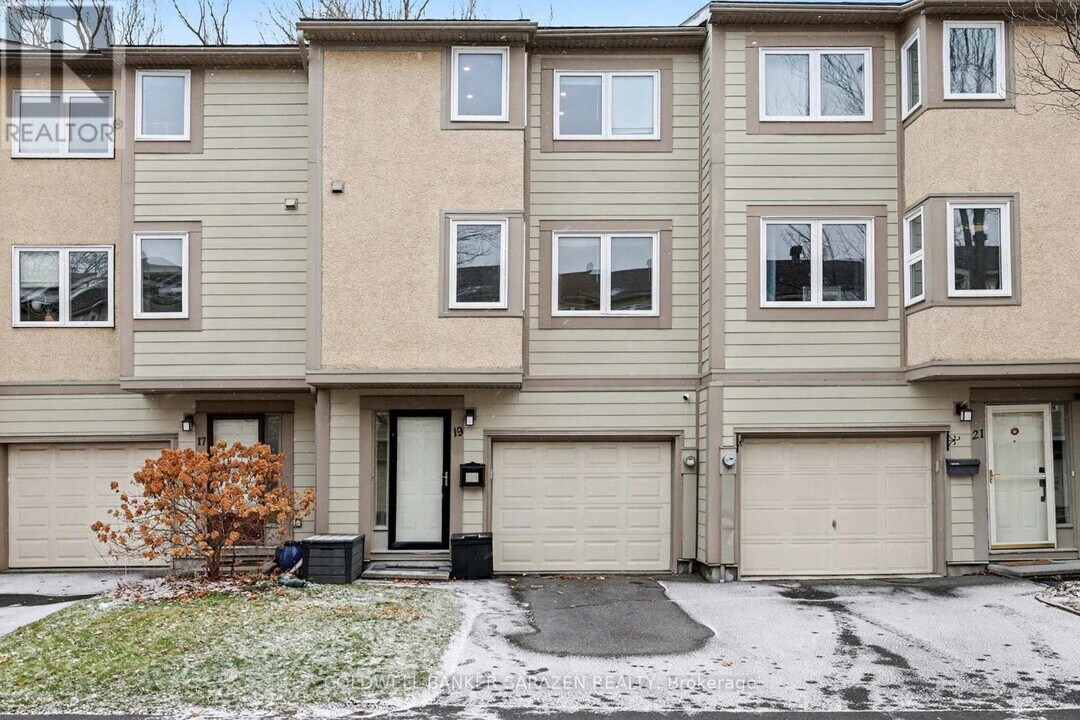 19 Peary Way in Ottawa, ON - Building Photo