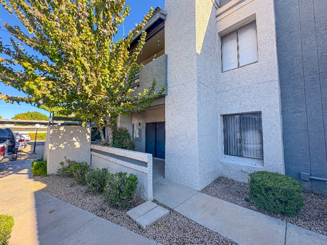 80 W Maryland Ave in Phoenix, AZ - Foto de edificio - Building Photo