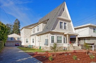 1111 Regent St in Alameda, CA - Building Photo
