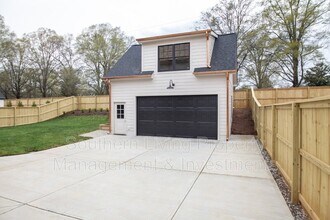 5024 Gilchrist Rd in Charlotte, NC - Building Photo - Building Photo