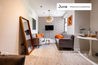 Private bedroom in 3 bed/1 bath Home in New York, NY - Building Photo - Building Photo