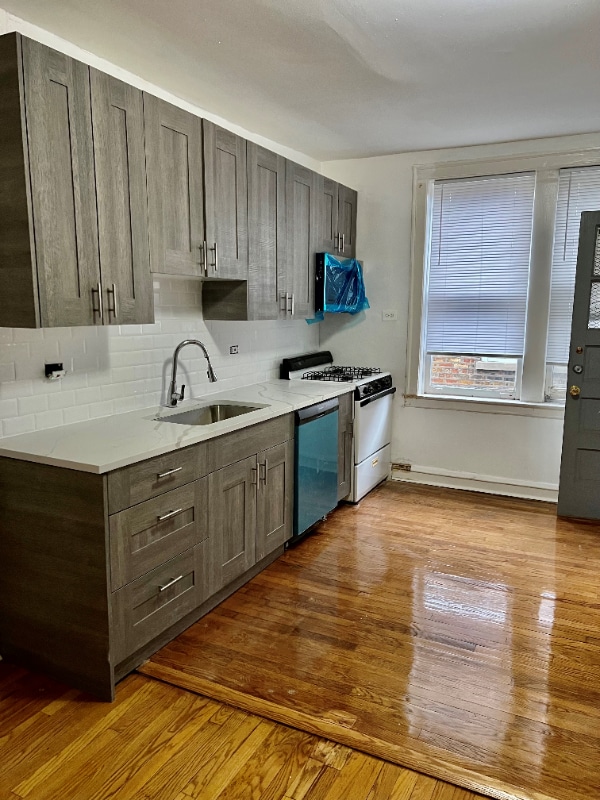 5031 N Harding Ave, Unit 3W in Chicago, IL - Building Photo - Building Photo