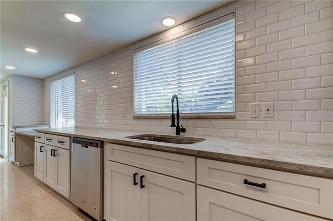 1126 Woodcrest Ave in Clearwater, FL - Building Photo - Building Photo