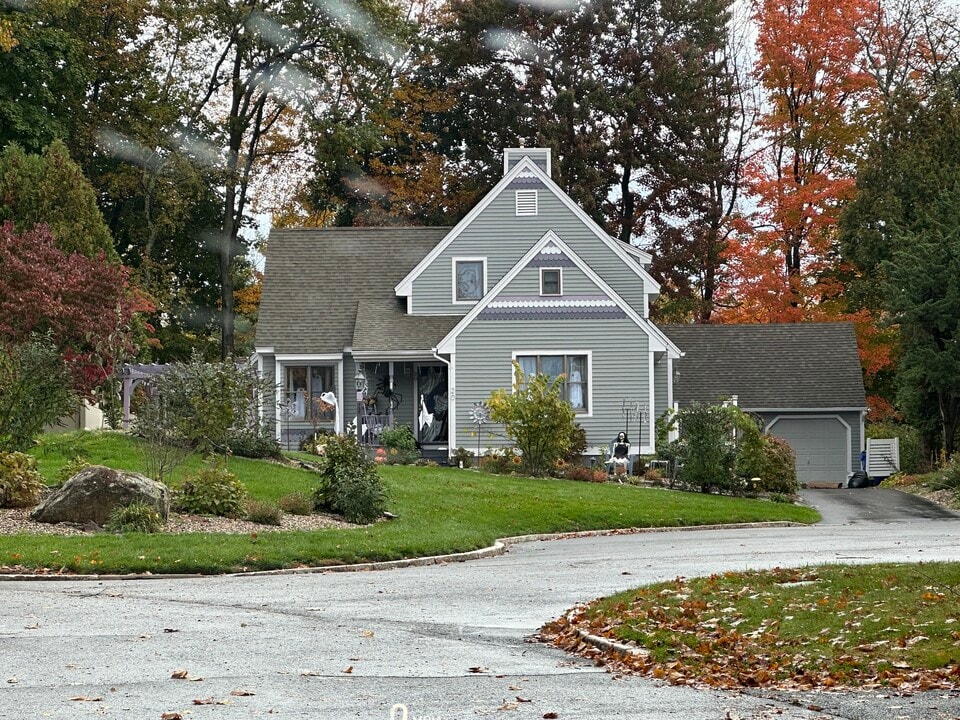 20 Magnolia Hl in West Hartford, CT - Foto de edificio